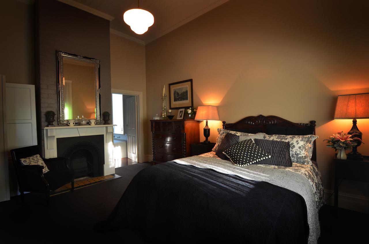 Clement House Bed & Breakfast เบแนลลา ภายนอก รูปภาพ