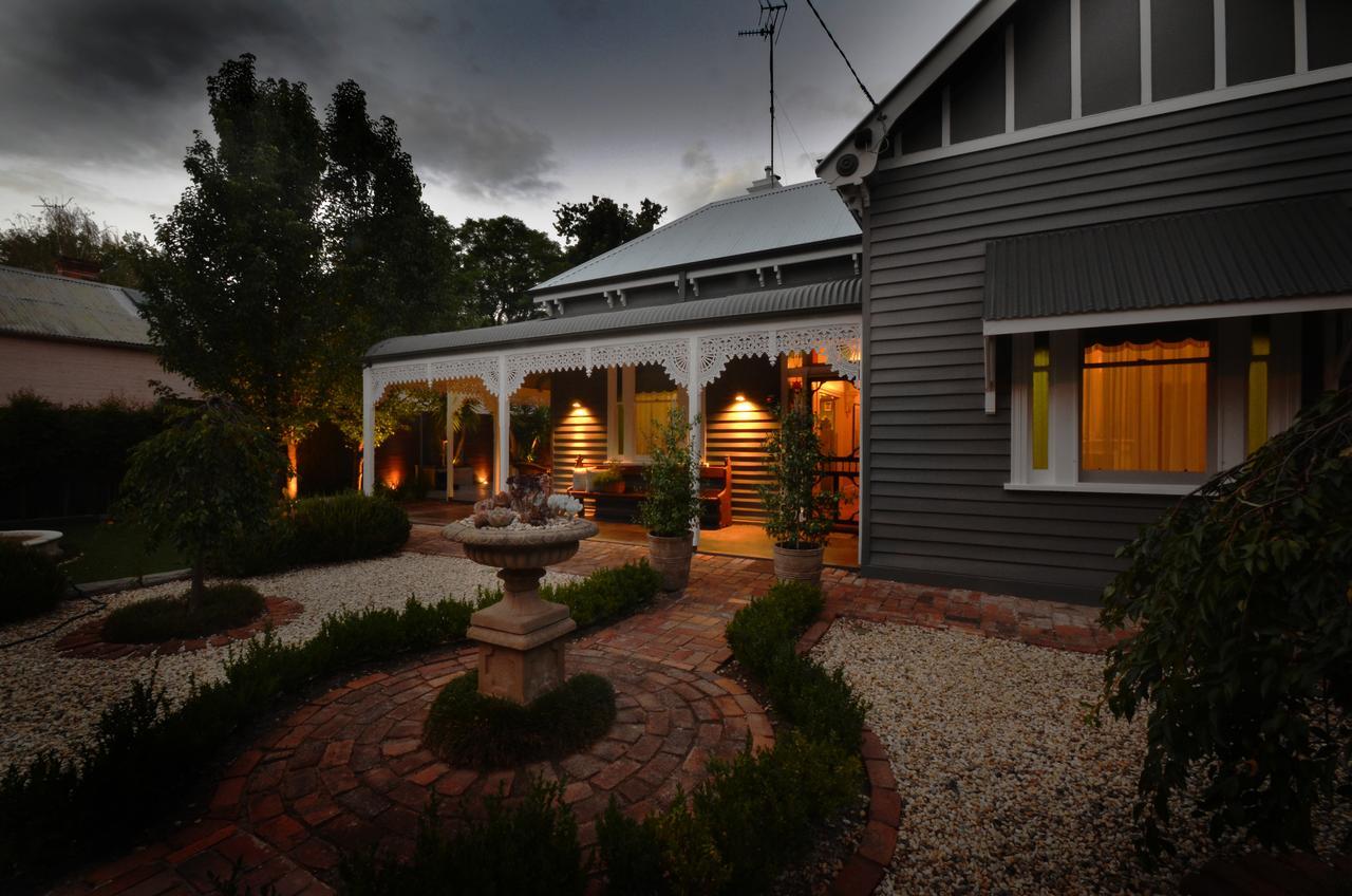 Clement House Bed & Breakfast เบแนลลา ภายนอก รูปภาพ
