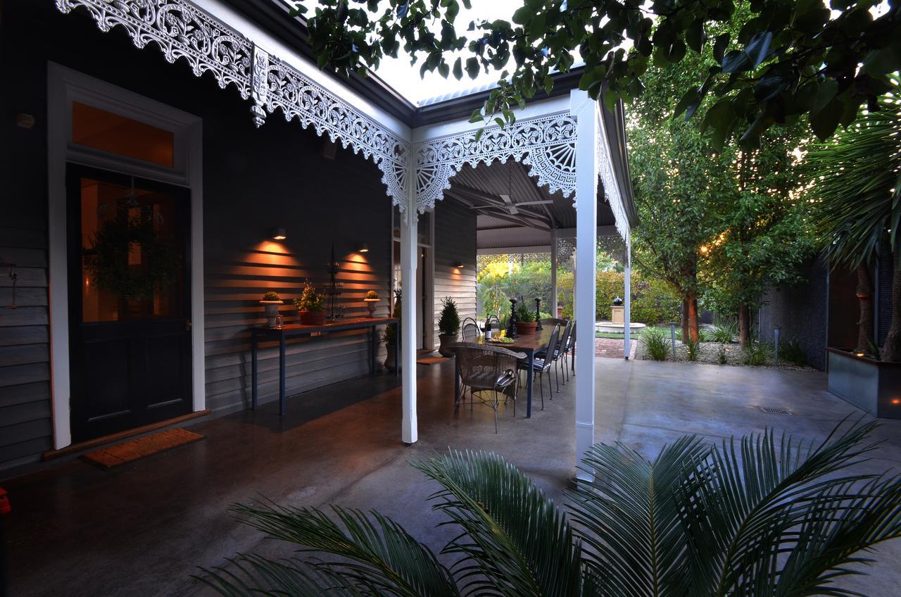Clement House Bed & Breakfast เบแนลลา ภายนอก รูปภาพ
